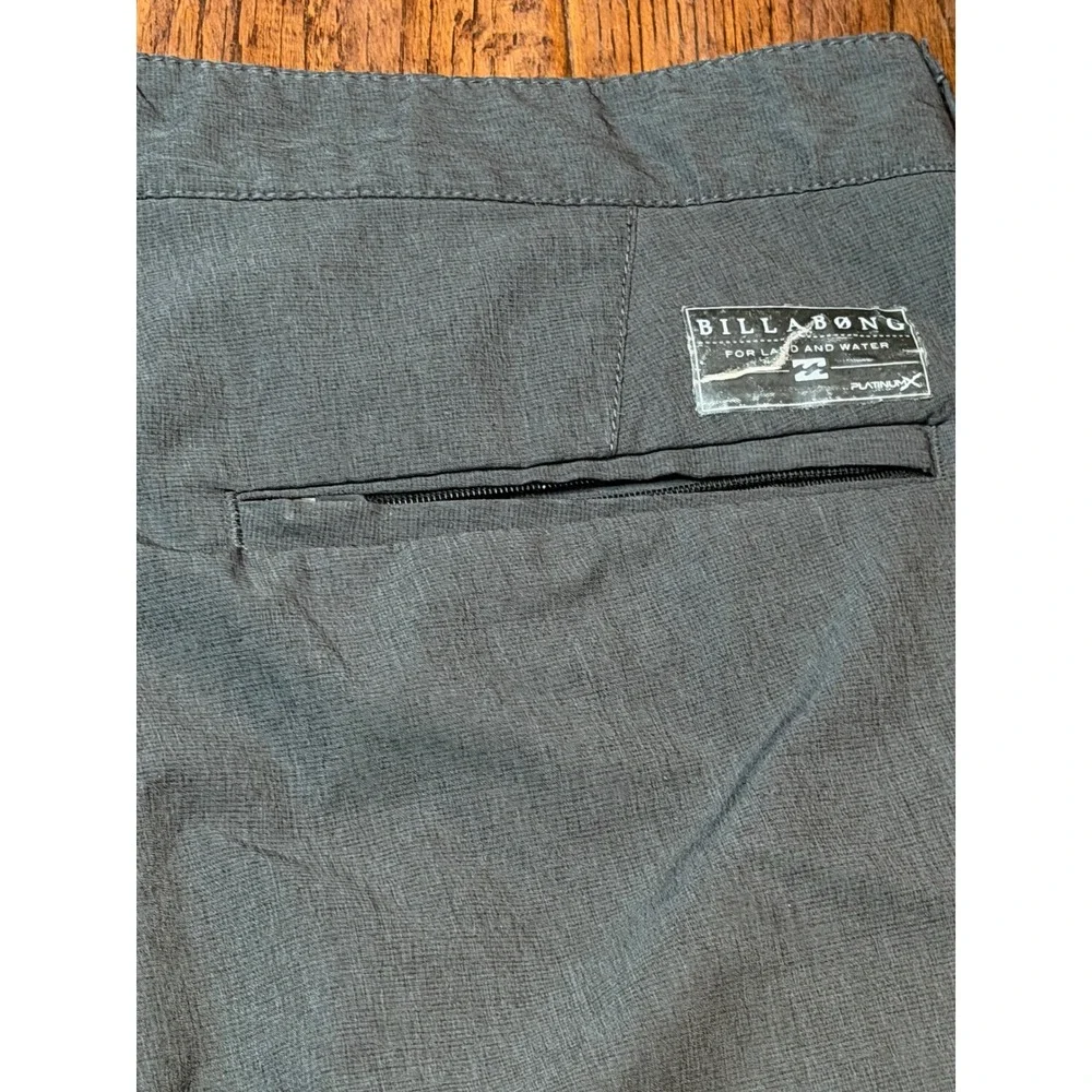 Billabong Platinum X Mens Hybrid Shorts Grey Walkshorts Size 33 Land and Water